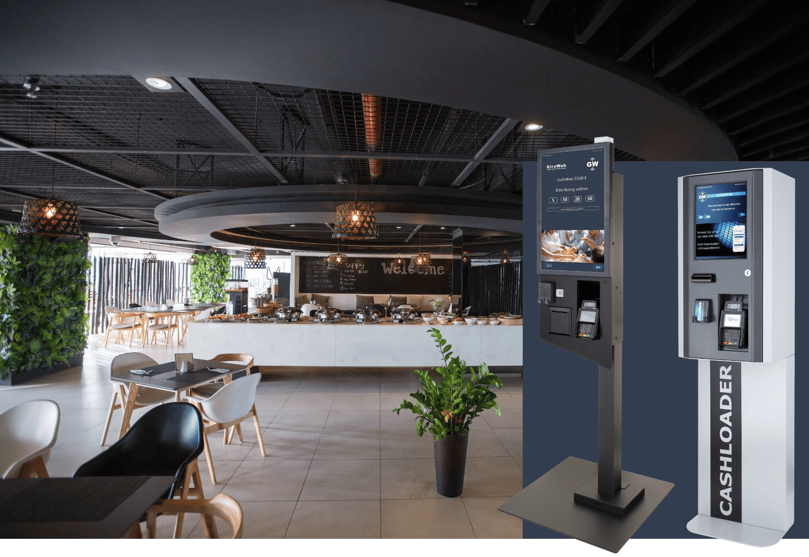 Moderne Restaurantansicht mit Selbstbedienungs-Kiosken und Pflanzen, die eine einladende Atmosphäre schaffen.