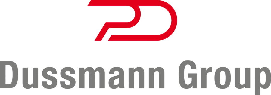 Logo der Dussmann Group in Rot und Grau, bestehend aus einem stilisierten "P" und dem Schriftzug "Dussmann Group".