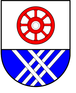 Wappen der Stadt Bargteheide mit rotem Rad auf weißem Hintergrund und blauer Unterlage mit weißen diagonalen Linien.